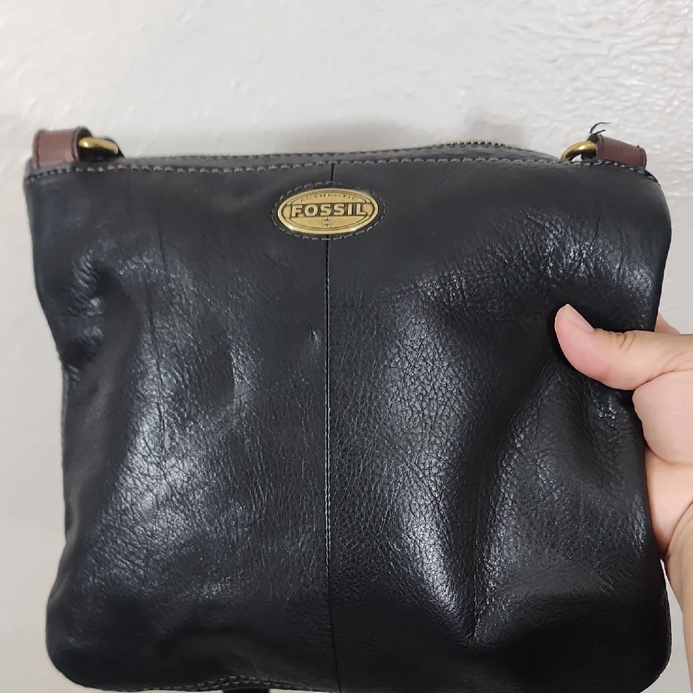 Fossil this black